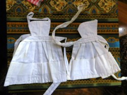962 BARBIE-Q OUTFIT 1959 -62 TIED BIB OFF WHITE APRONS